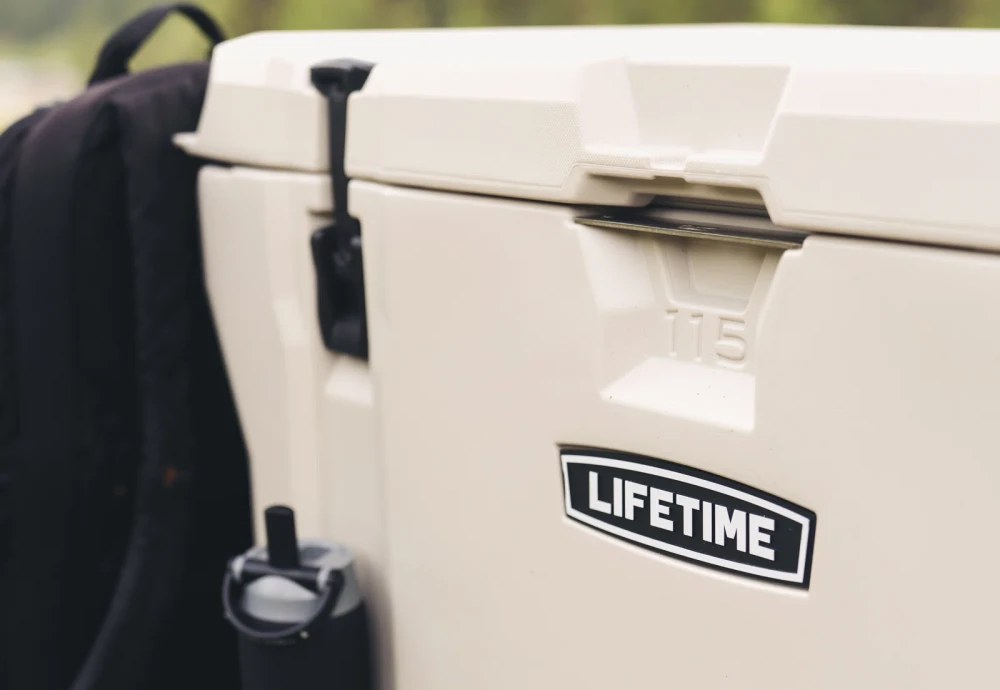 outdoor beverage bar with cooler